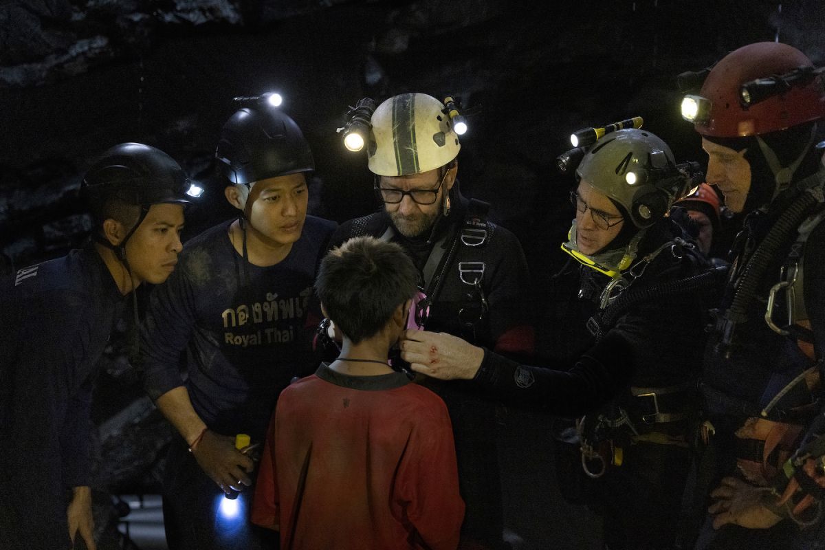 Crítica de “13 vidas”, el épico rescate en la cueva de Tailandia filmado por Ron Howard