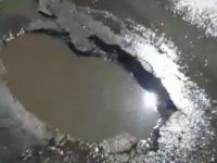 Video: Un crater en la Ruta 22 daño varios vehículos.