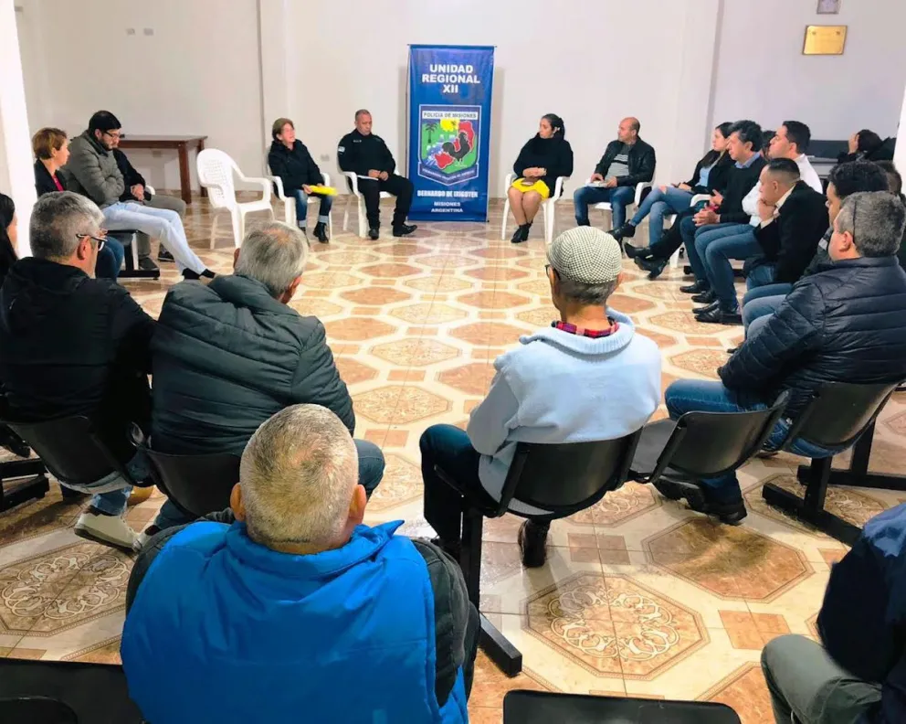 Seguridad Pública: autoridades policiales de Irigoyen se reunieron con representantes barriales y comerciantes 