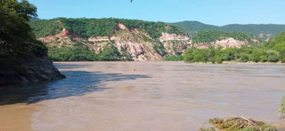 En Salta recomiendan no bañarse, pescar ni consumir agua del río Pilcomayo por un derrumbe minero en Bolivia