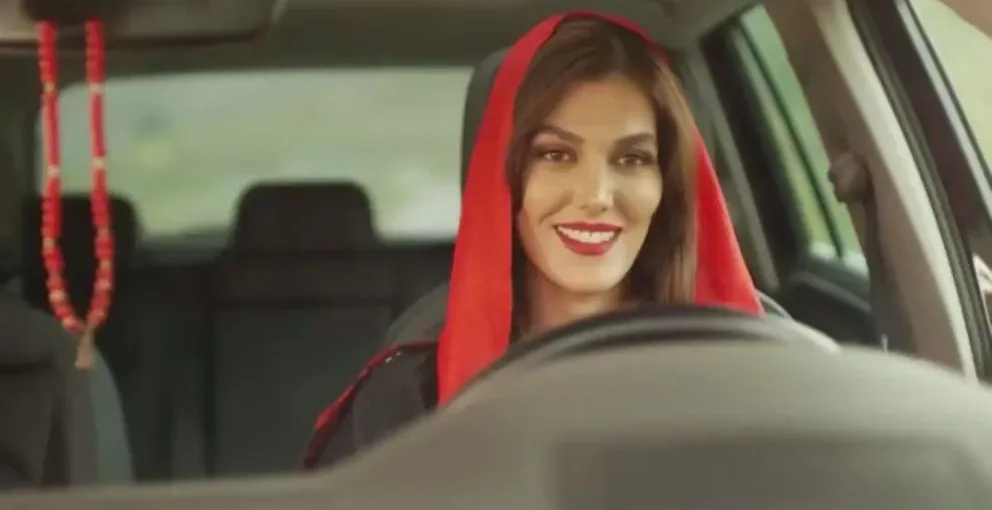 Tras una polémica foto, Irán prohíbe a las mujeres aparecer en anuncios publicitarios