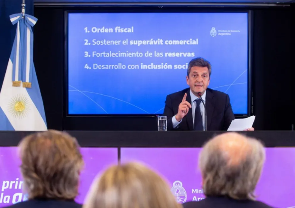 Massa pone en marcha el canje de deuda para despejar vencimientos hasta octubre