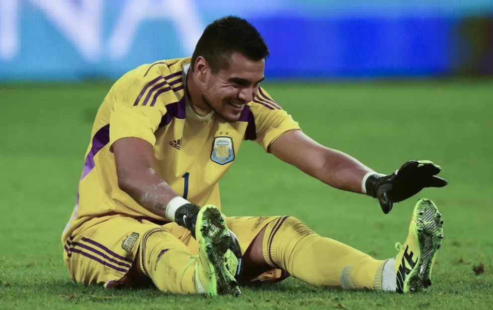 Tras la negativa de Cavani, Boca espera la respuesta de "Chiquito" Romero
