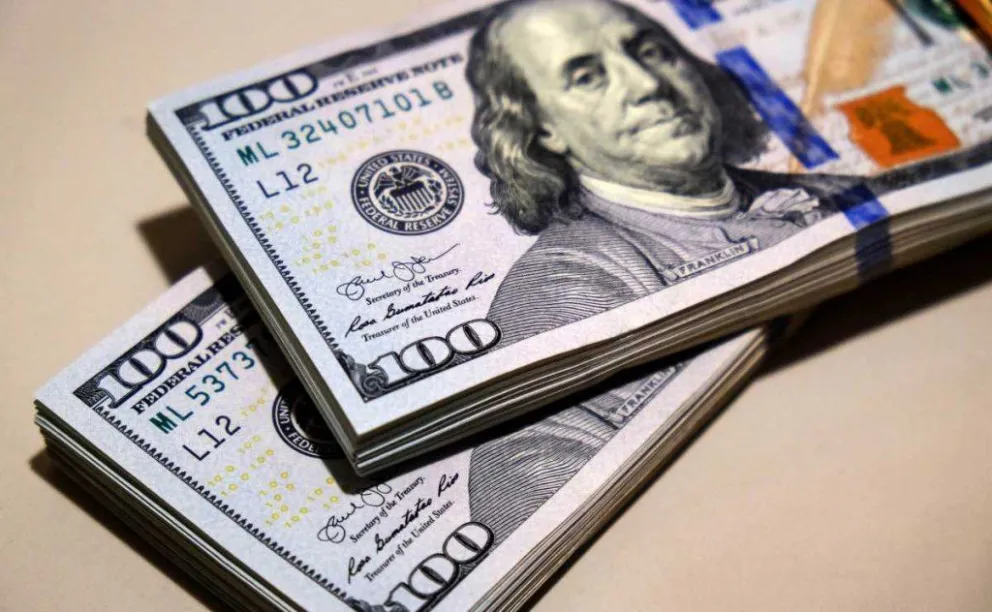 El dólar blue cierra la semana con una leve suba