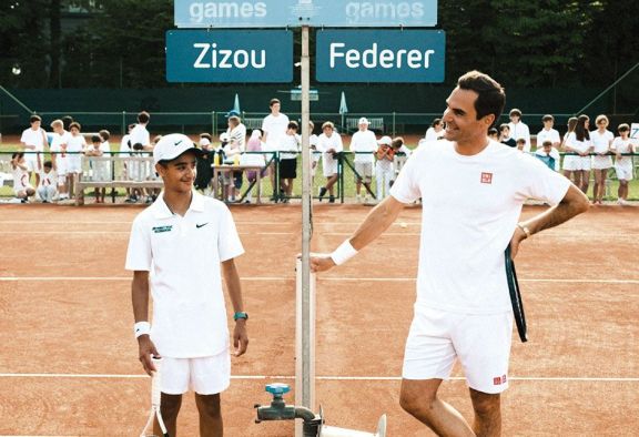 Roger Federer volvió al ruedo para sorprender a un fanático