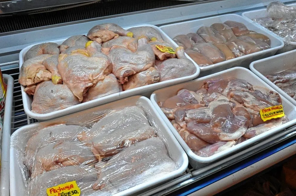 El precio del pollo aumentó un 40% debido a una baja en la producción