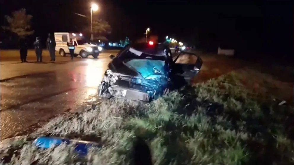 Accidente fatal: trató de esquivar a un perro y chocó de frente contra un camión
