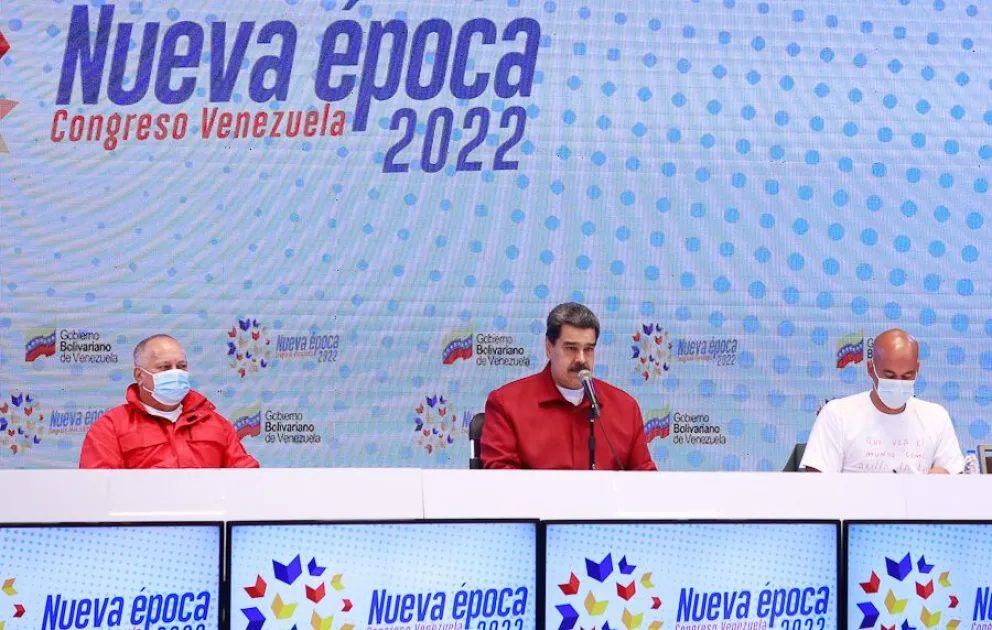 Maduro pidió la ayuda de movimientos sociales para recuperar su avión retenido en el país