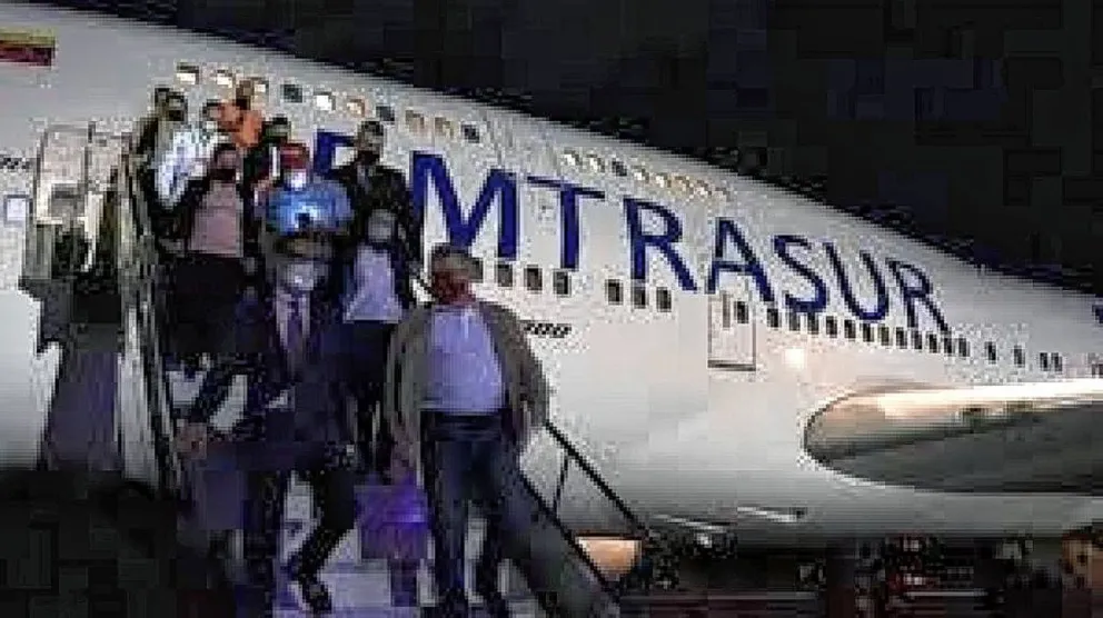 Avión venezolano-iraní: la Justicia investiga las actividades de la tripulación durante las 48 horas que permanecen en reserva