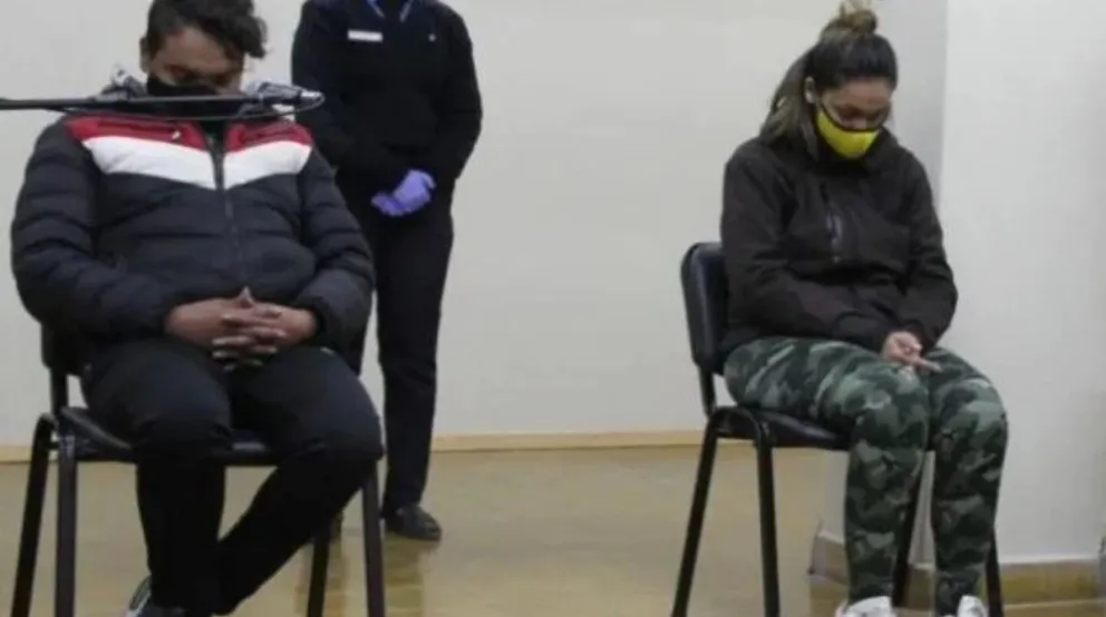 La portera de una escuela se grabó abusando de un alumno y un amigo difundió el video 
