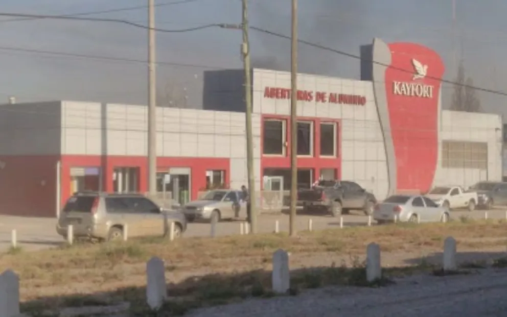 Robaron una camioneta para concretar el atraco y la abandonaron a pocos kilómetros