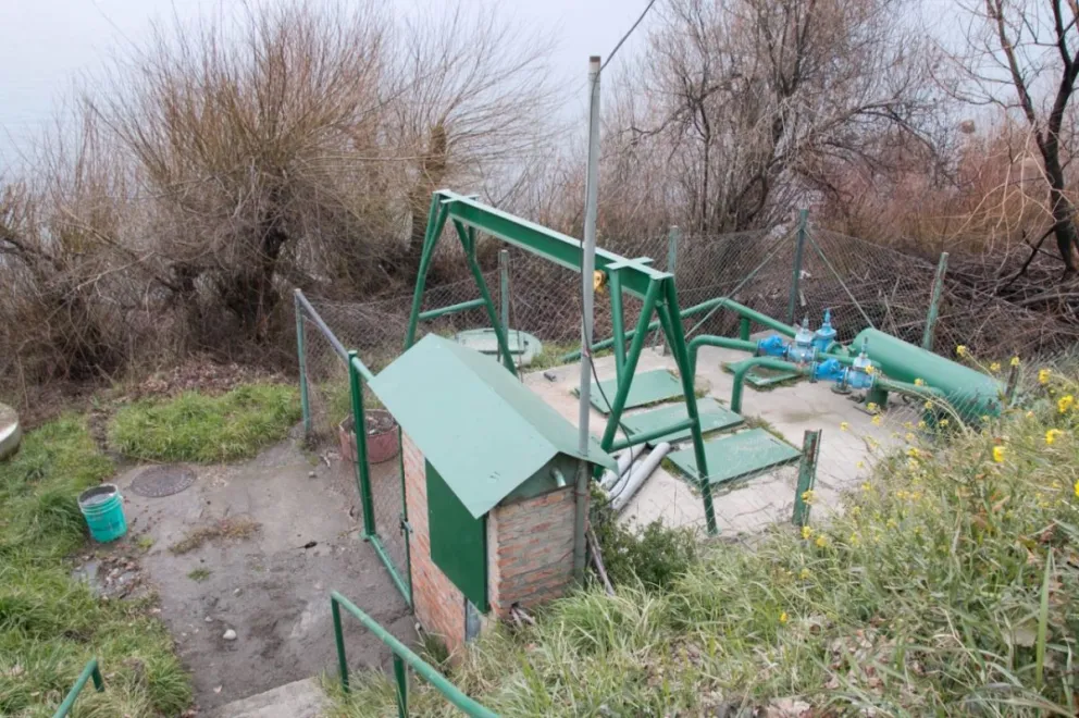 Vecinos denuncian pérdidas de fluidos cloacales y la CEB asegura que no se registran problemas relevantes
