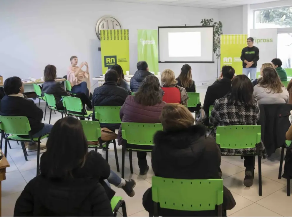 Personal del IPROSS se capacitó en consumos problemáticos en el ámbito laboral