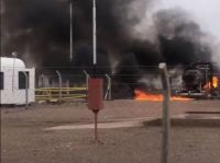 Explosión e incendio en un pozo petrolero