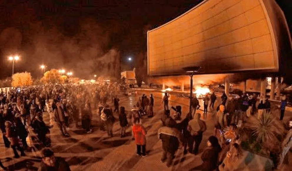 La jueza Eve Ponce declaró responsables a seis de los acusados por los hechos ocurridos en diciembre de 2021, mientras que uno fue absuelto.