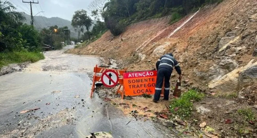 Ciclón deja ciudades de Santa Catarina en riesgo 'muy alto' de deslizamientos e inundaciones