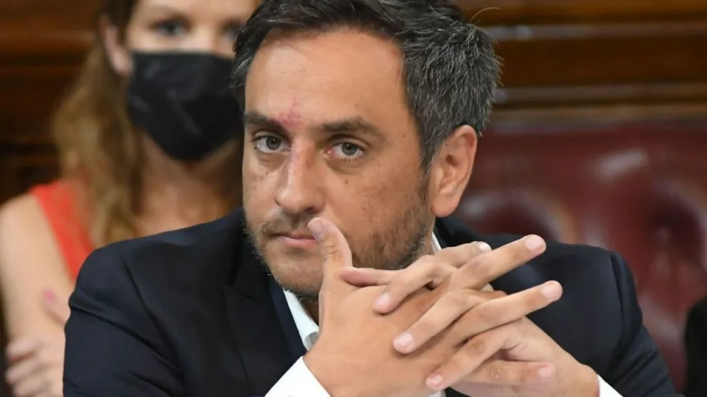 Juan Cabandié pidió la renuncia de los funcionarios que declararon “sitio sagrado Mapuche” al volcán Lanín