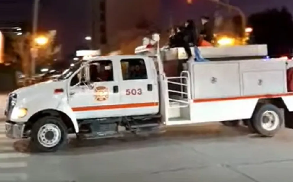 Merecido recibimiento en las calles de Roca para Luján, la joven campeona del mundo en taekwondo