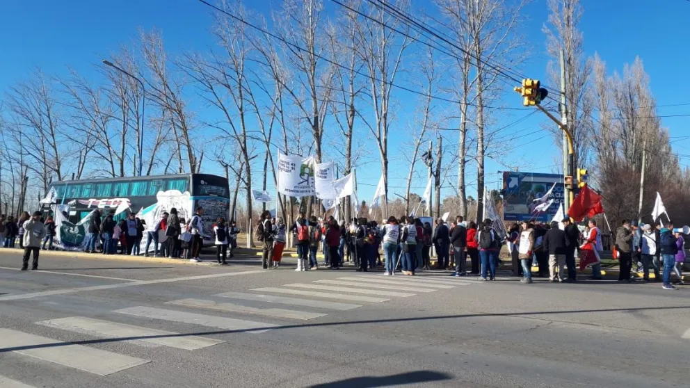 Paro de Unter: comenzó la movilización en San Juan y Mendoza sobre la Ruta 22 