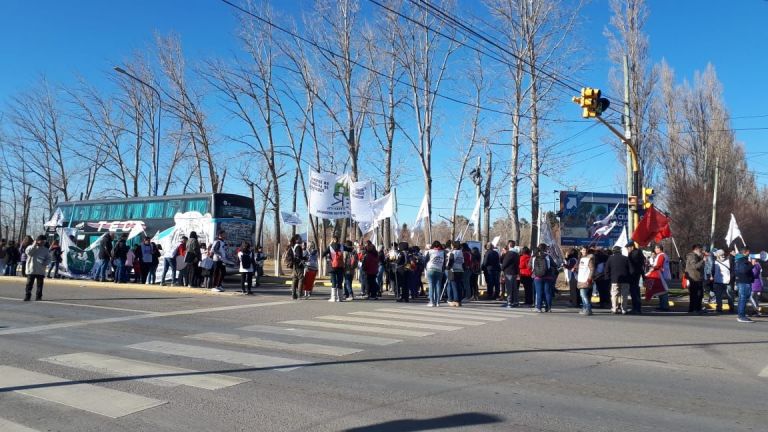 Paro de Unter: comenzó la movilización en San Juan y Mendoza sobre la Ruta 22