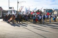 Se llevó a cabo una movilización y panfleteada de docentes en la rotonda del Ñireco