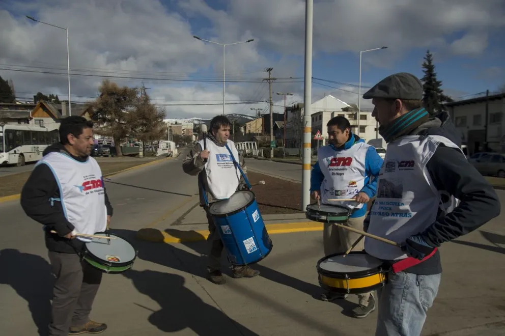 Docentes se reúnen con el ministro de Economía y plantean una nueva negociación