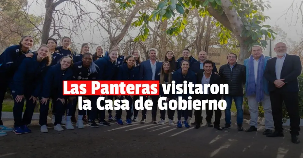 El equipo de Las Panteras visitó al Gobernador en la Casa de Gobierno