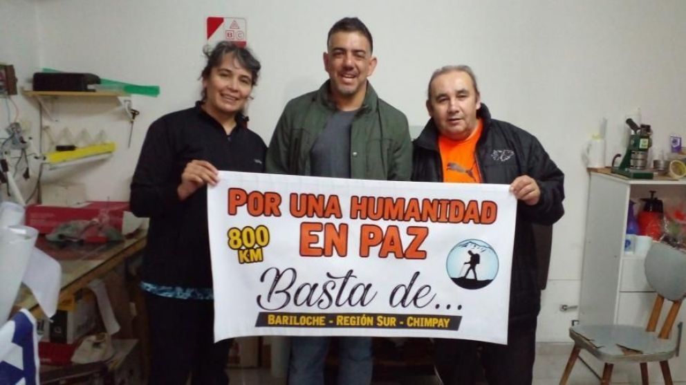 De Dina Huapi a Chimpay: Caminará 800 kilómetros para "pedir por la paz"