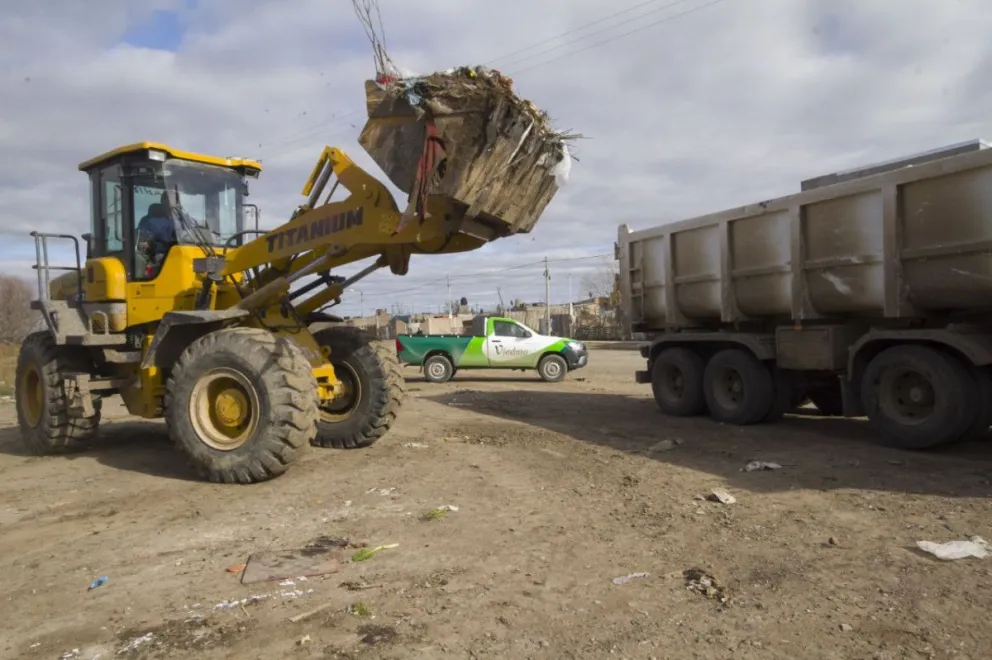 Camiones repletos de basura fueron sacados del barrio Lavalle