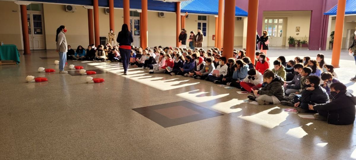 Se realizó capacitación en RCP a alumnos de la Escuela Nº 2