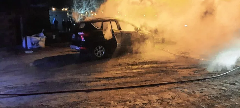 Se le prendió fuego el auto a un bombero