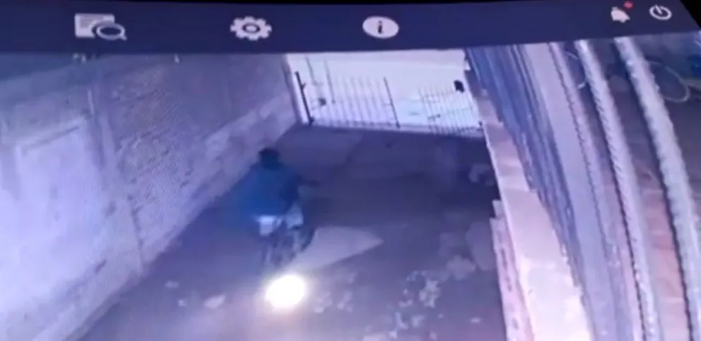 "Como Pancho por su casa": robó una bicicleta de una vivienda y todo quedó grabado 