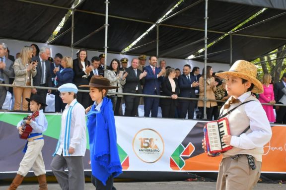 Con un imponente desfile Ituzaingó celebra sus 158 años de fundación