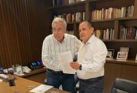Rubén Rocha Moya signa convenio con el SNTE 53 para mejoras salariales