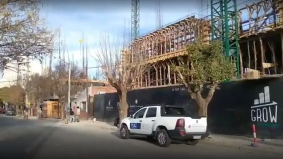 Un trabajador tuvo un terrible accidente en una obra