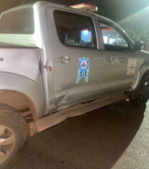 Un móvil de Bomberos Voluntarios de Iguazú fue impactado por una motocicleta