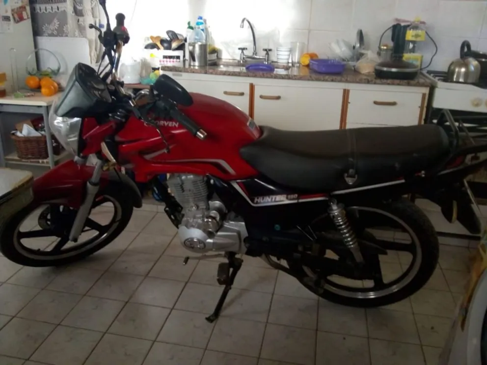 ¿Hasta cuándo?: le robaron la moto a otro vecino y está desesperado