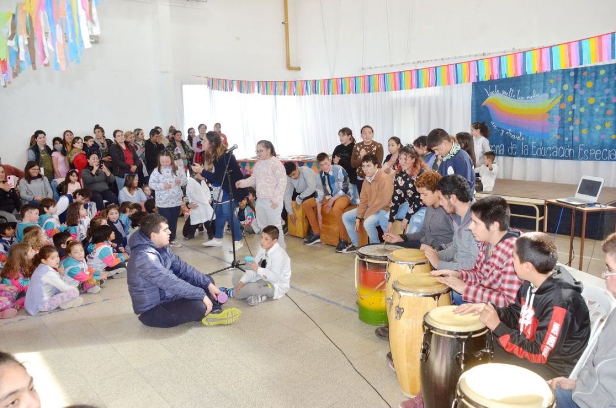 Alegre Tarde de Peña Escolar por la Semana de la Educación Especial 
