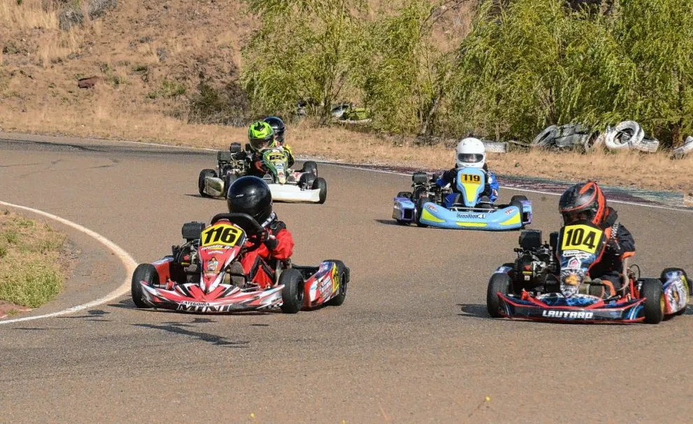 El karting pruebas sus máquinas en Km 9
