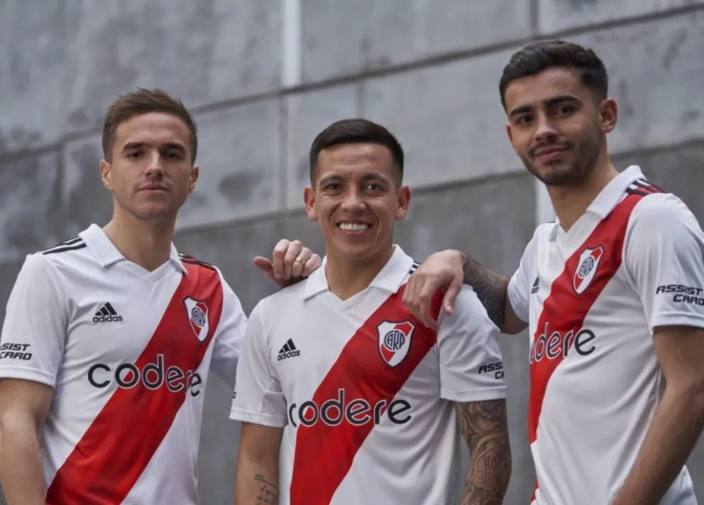 River presentó su nueva camiseta y la estrena frente a Newell´s