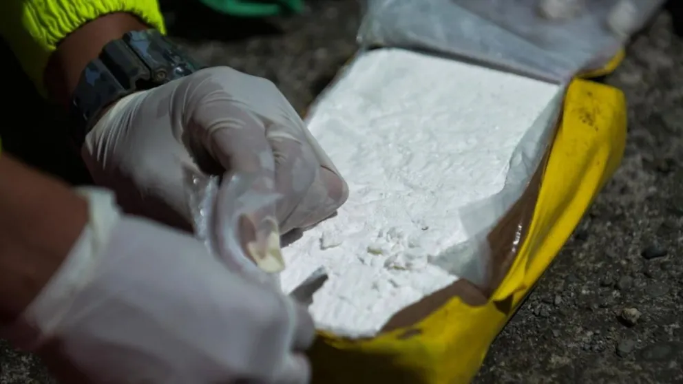 Utilizaba a su hijo menor para transportar cocaína en un micro de larga distancia