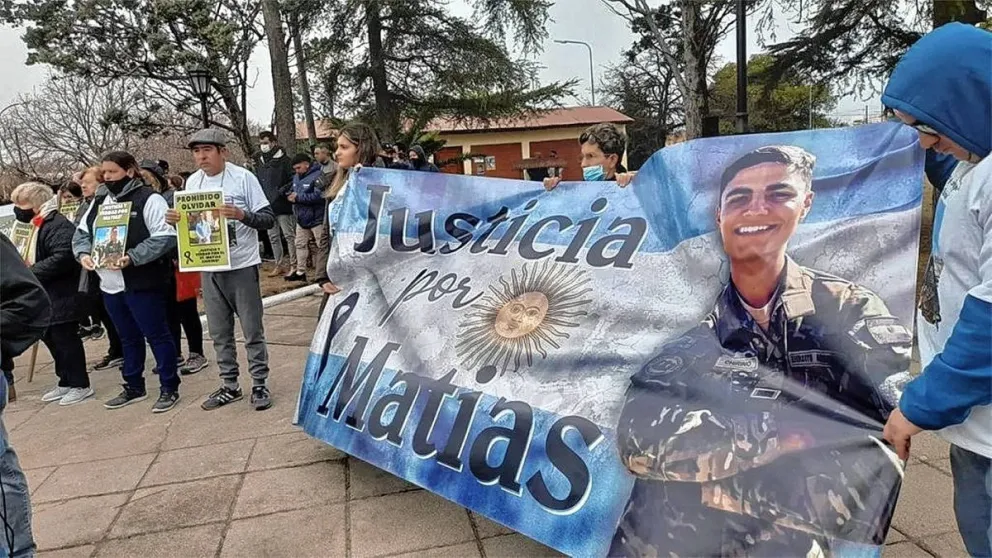 Echan a ocho oficiales por la muerte del subteniente Chirino en un "bautismo" del Ejército