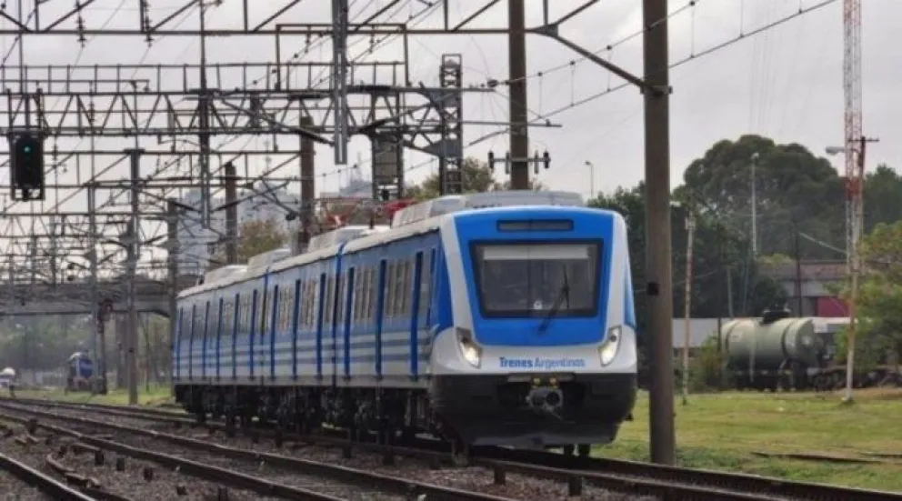 Un tren arrolló y mató a un niño: familiares y vecinos atacaron al maquinista