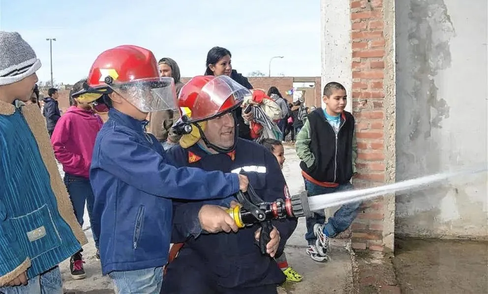 “Bomberitos por un día” vuelve para festejar el Día de las Infancias
