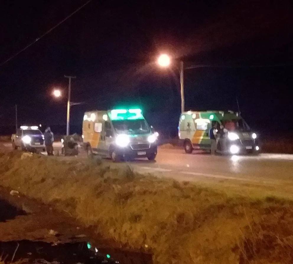 Grave siniestro: el conductor de una moto sufrió fracturas expuestas tras chocar a un cartonero