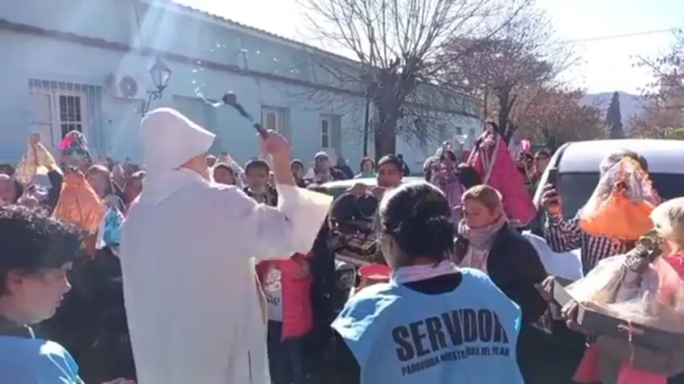 Cientos de fieles conmemoraron a la Virgen de Urkupiña: "La Virgen nos dará fuerzas para salir adelante"