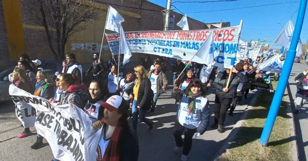 Los docentes otra vez en las calles: "La clase la hacemos marchando"