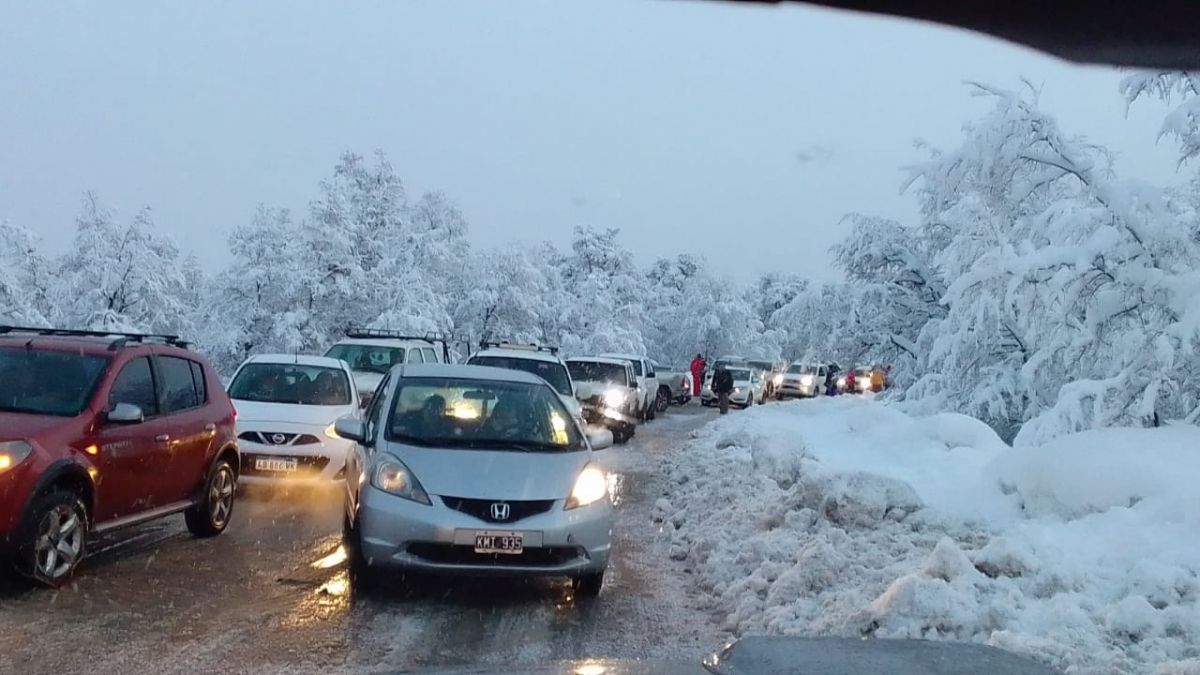 Demoras y largas filas en el acceso al cerro Chapelco