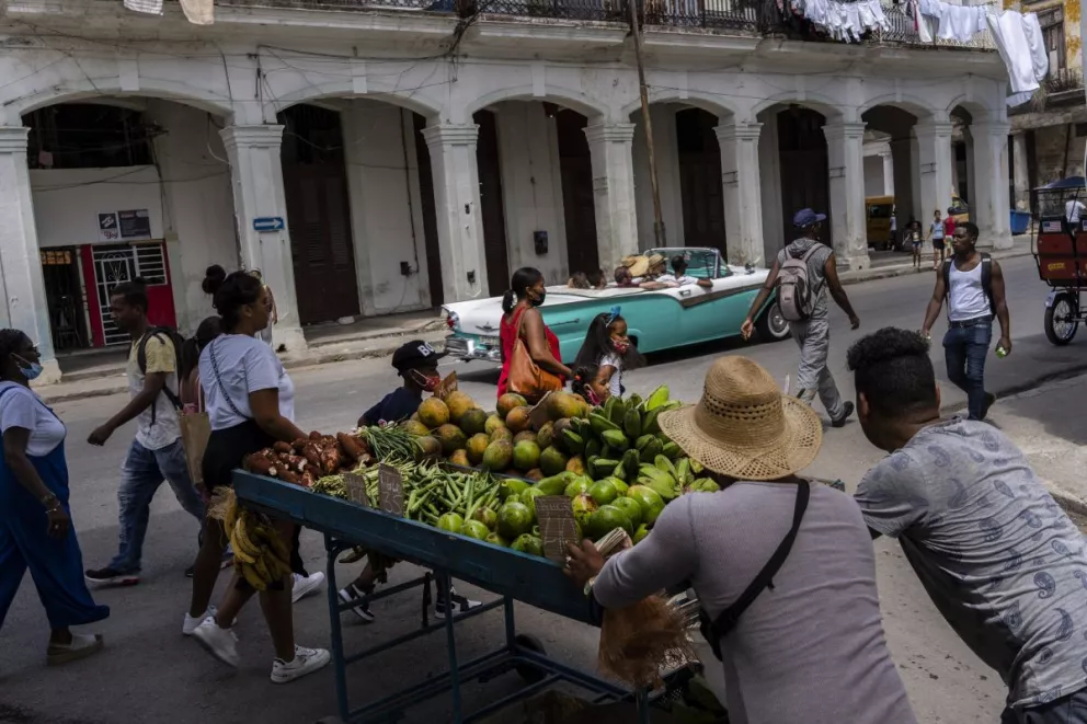 Cuba abre más su economía y permite inversiones extranjeras en comercios minoristas