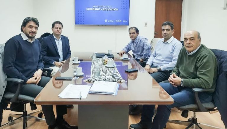 Saloniti viajó a Neuquén para avanzar con el nuevo contrato